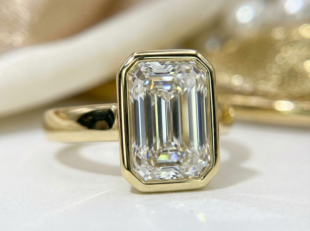 the engagement ring all the dazzling details